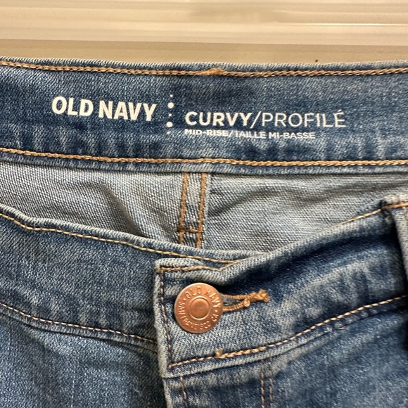 Old Navy Curvy Mid-Rise Jeans - Picture 3 of 4
